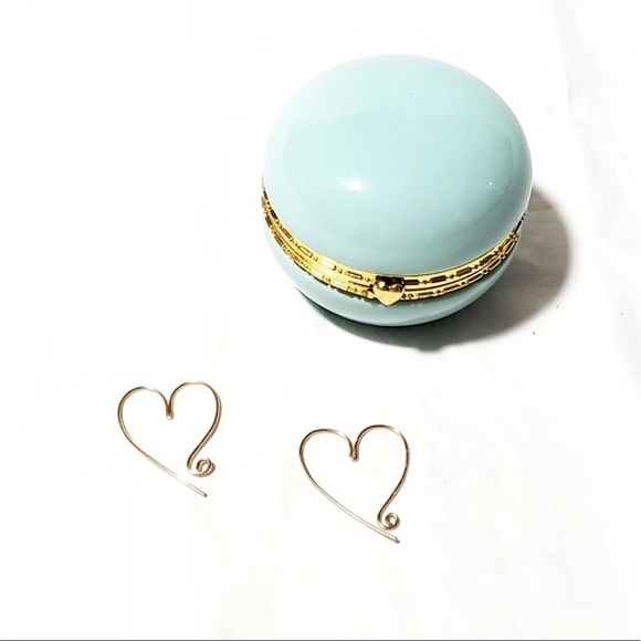 **French Macaron Jewel Box & Gold Earrings - Picture 2 of 4